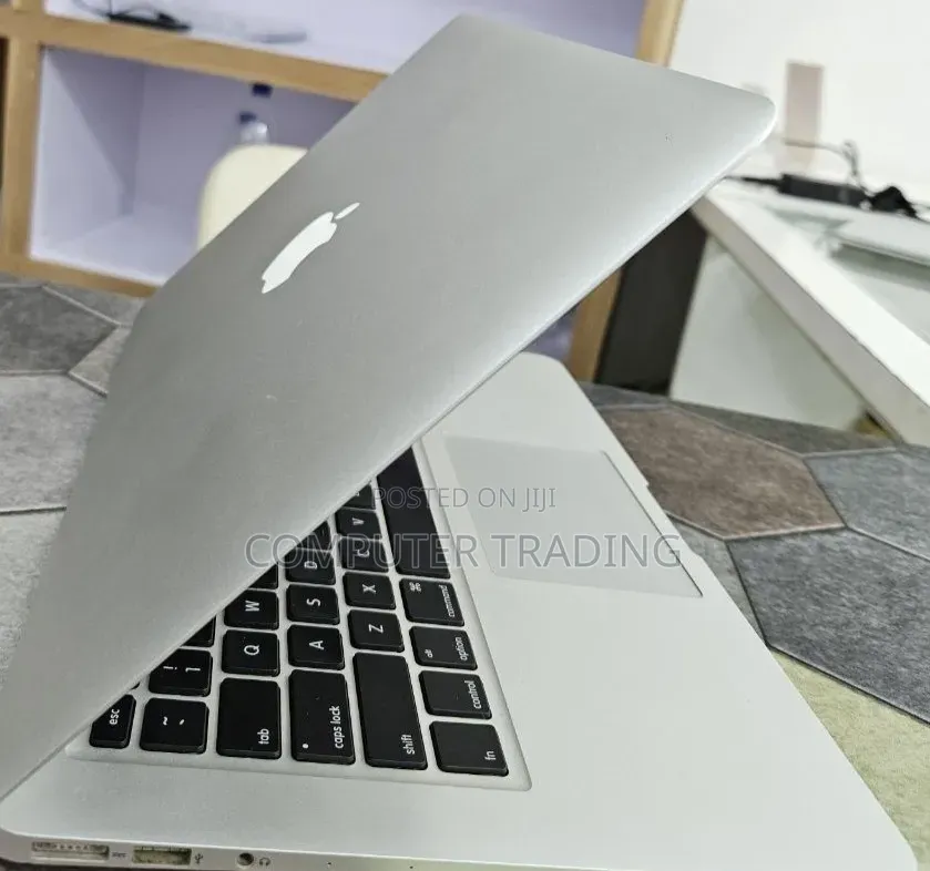 New Laptop Apple MacBook Air 2017 8GB Intel Core i5 SSD 256GB