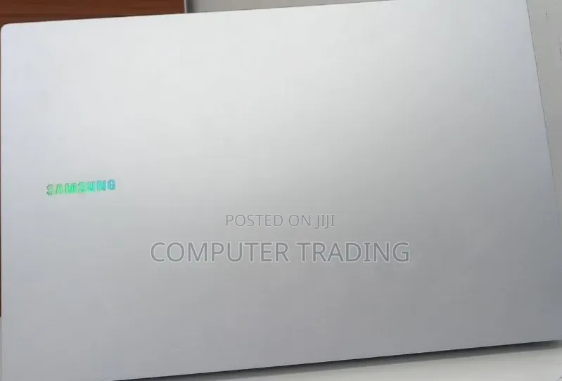 New Laptop Samsung Galaxy Book4 8GB Intel Core i5 SSD 512GB