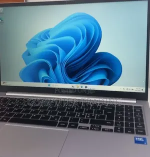 New Laptop Samsung Galaxy Book4 8GB Intel Core i5 SSD 512GB