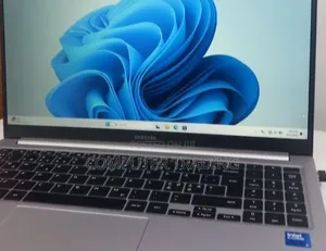 New Laptop Samsung Galaxy Book4 8GB Intel Core i5 SSD 512GB