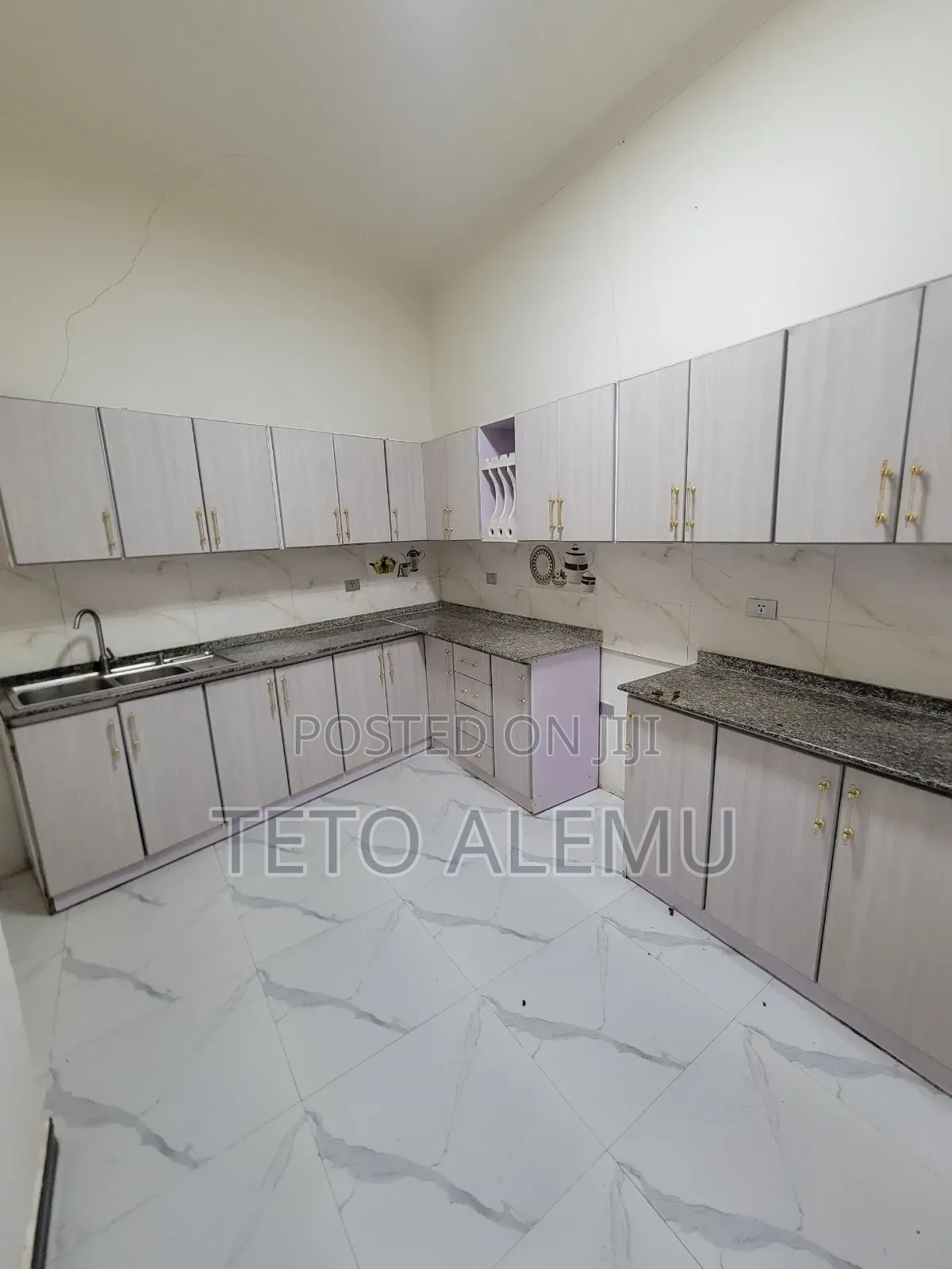 Furnished 3bdrm Villa in አስቸኳይ ሽያጭ |, Bole for sale