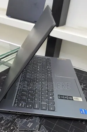 New Laptop Lenovo Ideapad 3 8GB Intel Core i5 SSD 512GB