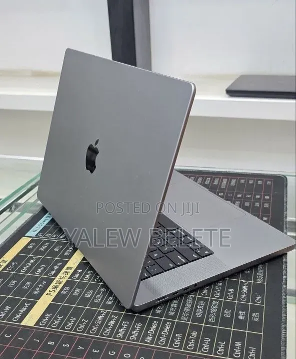 New Laptop Apple MacBook Pro 32GB Apple M1 Max SSD 1T