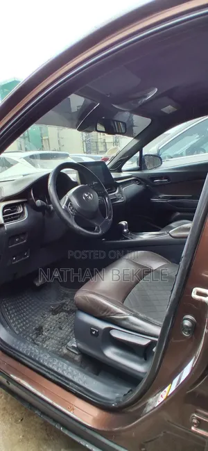 Toyota C-HR 2017 Brown