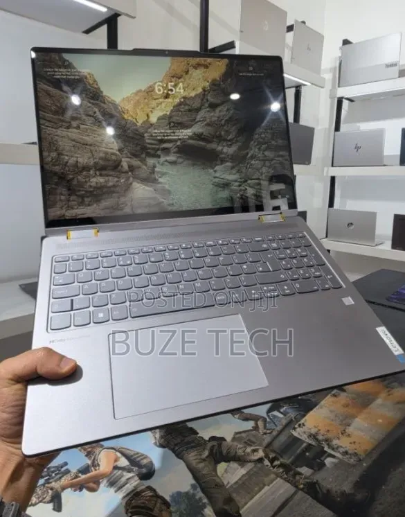 New Laptop Lenovo 16GB AMD Ryzen 7 SSD 512GB