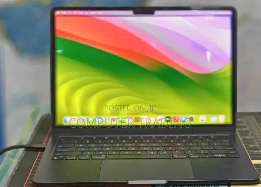 New Laptop Apple MacBook Air 2022 M2 8GB Intel Core i7 SSD 512GB