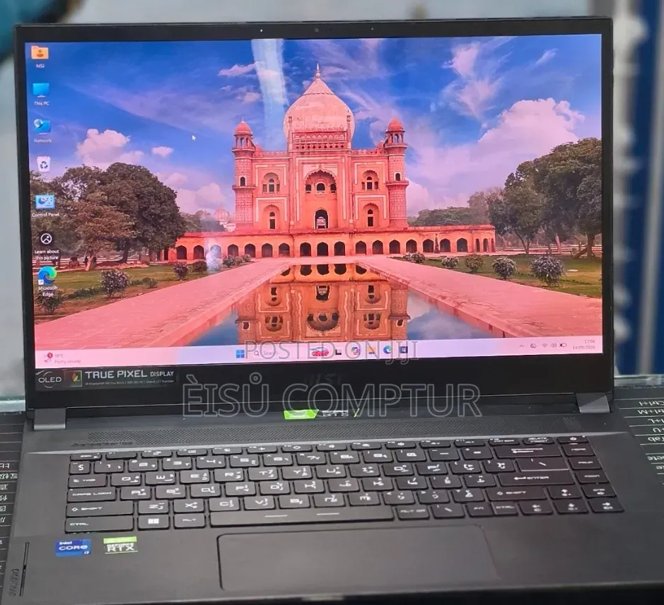 New Laptop MSI Creator 17 B11UE-224 32GB Intel Core i7 SSD 1T