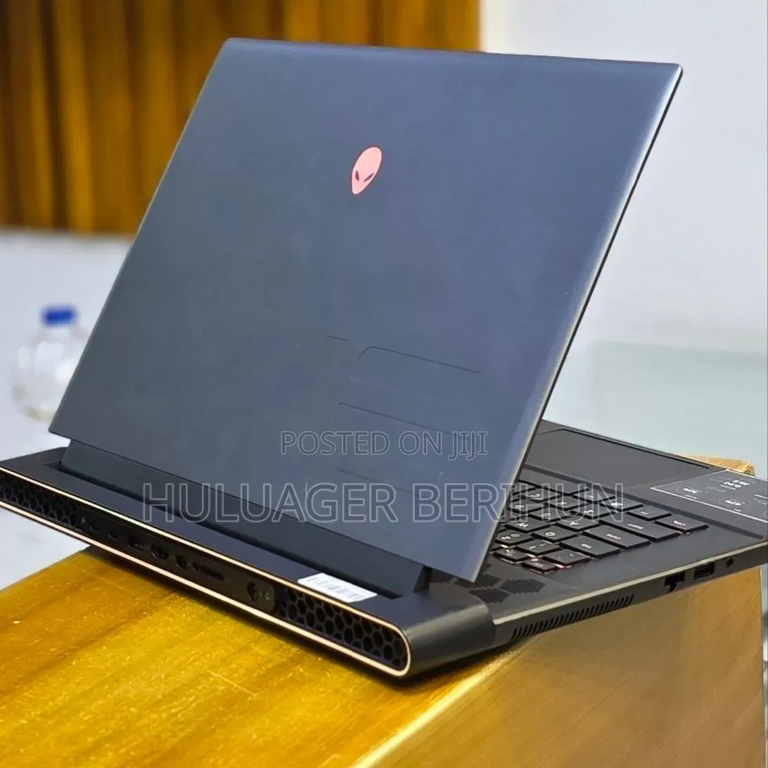 New Laptop Alienware X16 r1 16GB Intel Core i9 SSD 1T