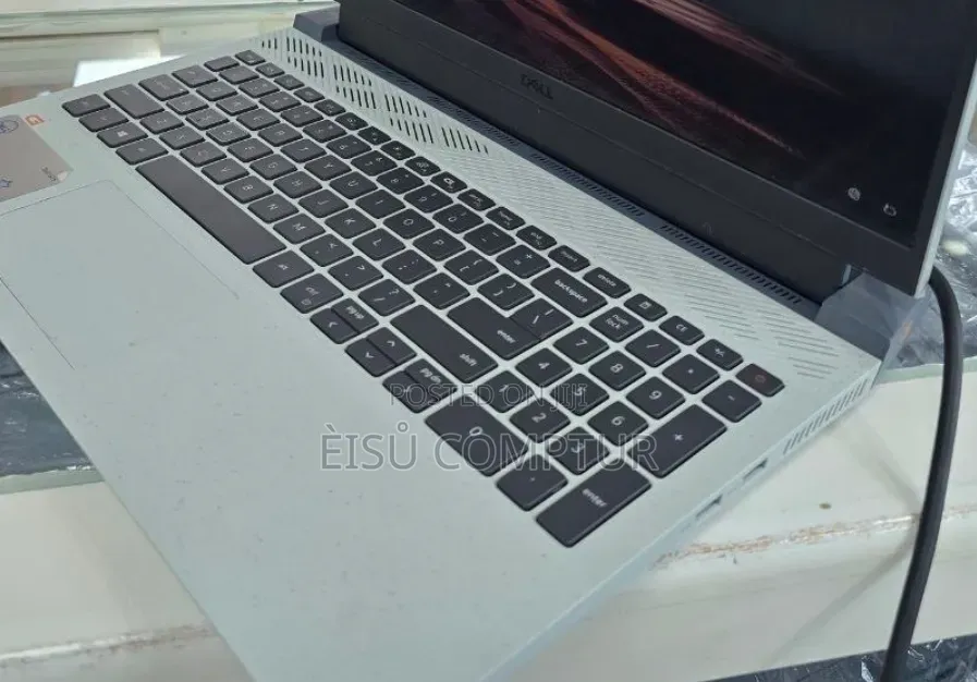 New Laptop Dell G15 5510 16GB Intel Core i7 SSD 512GB