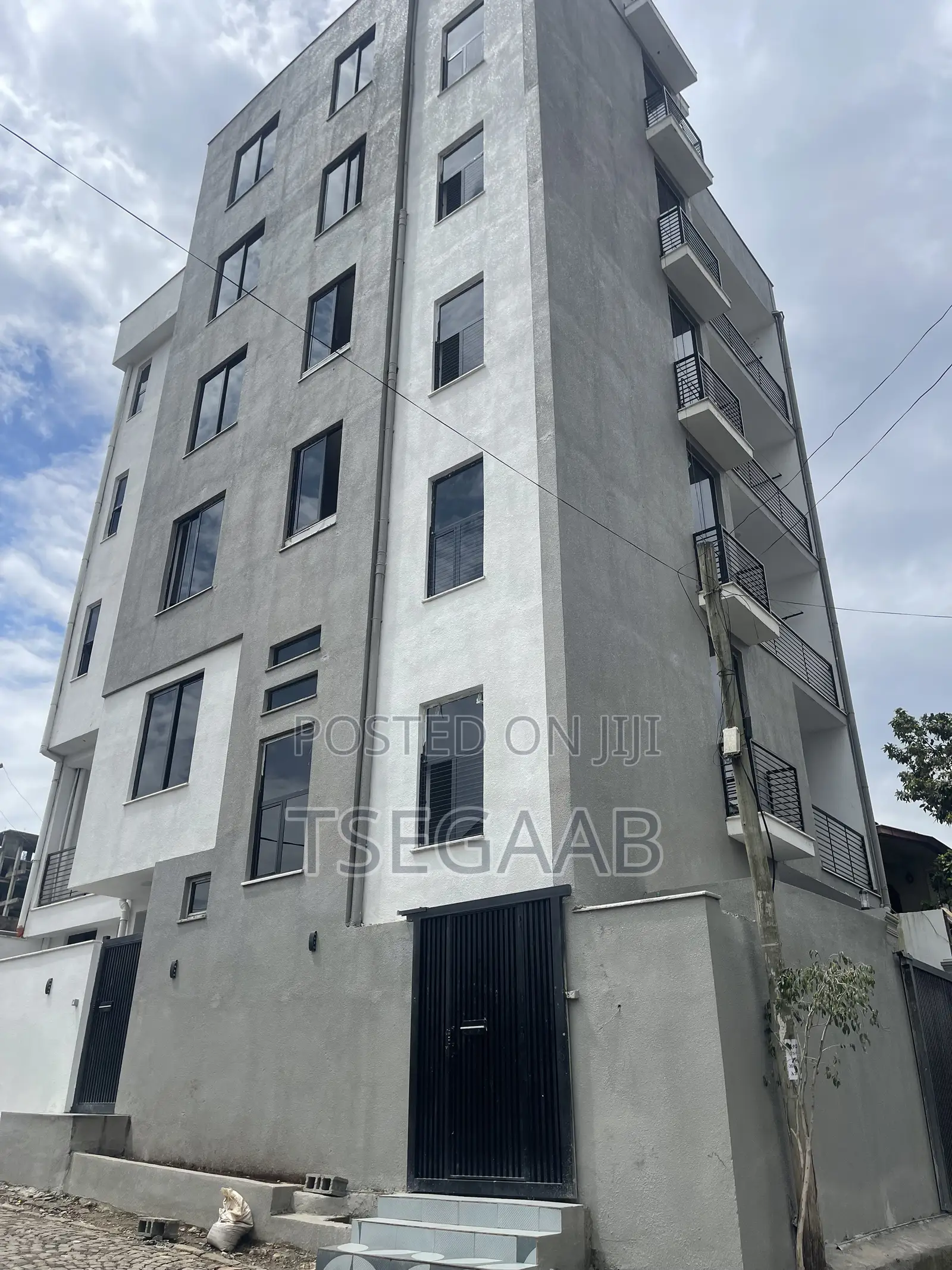 15bdrm Apartment in Kolfe Keranio for sale