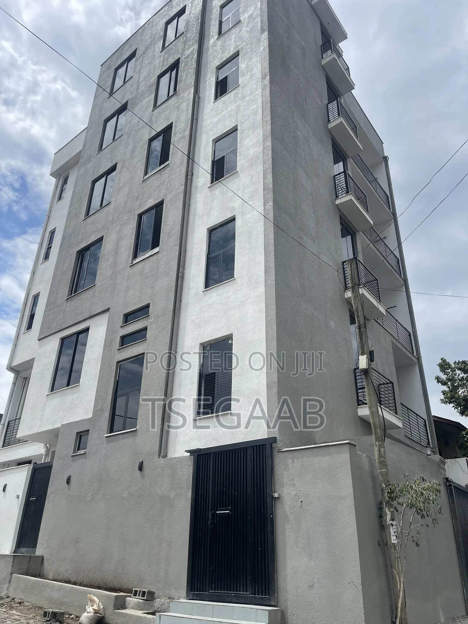 15bdrm Apartment in Kolfe Keranio for sale