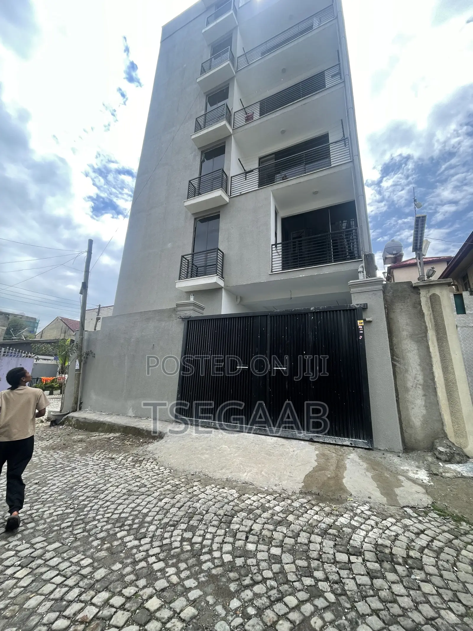 15bdrm Apartment in Kolfe Keranio for sale