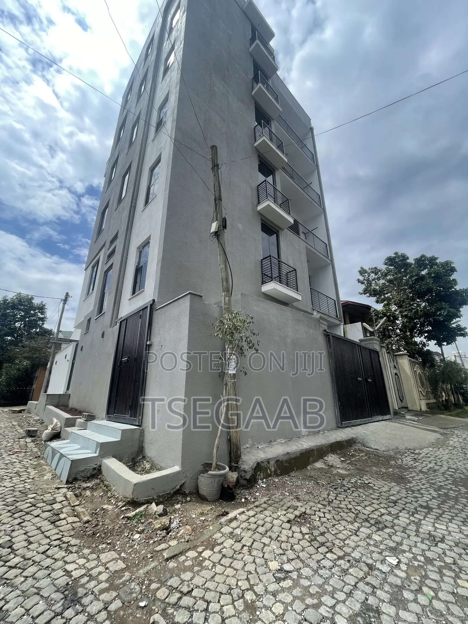 15bdrm Apartment in Kolfe Keranio for sale
