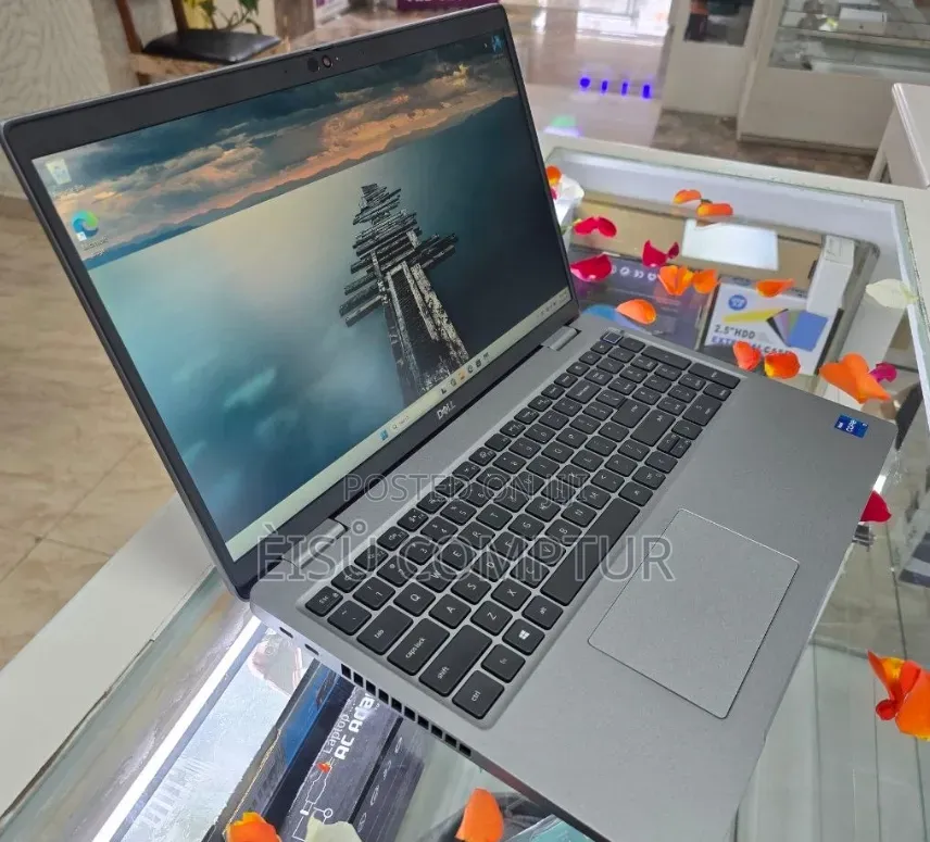New Laptop Dell Precision 3560 16GB Intel Core i7 SSD 512GB