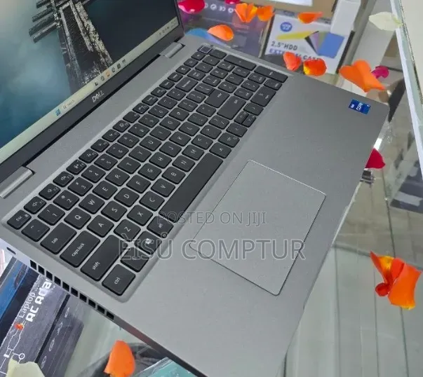 New Laptop Dell Precision 3560 16GB Intel Core i7 SSD 512GB
