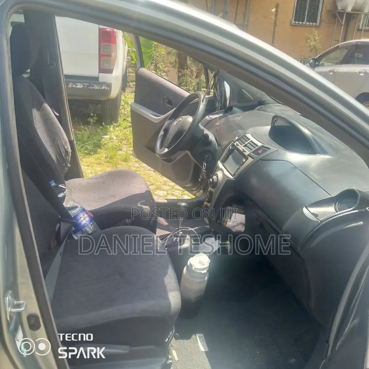 Toyota Yaris Base Hatchback 5dr 2010 Silver