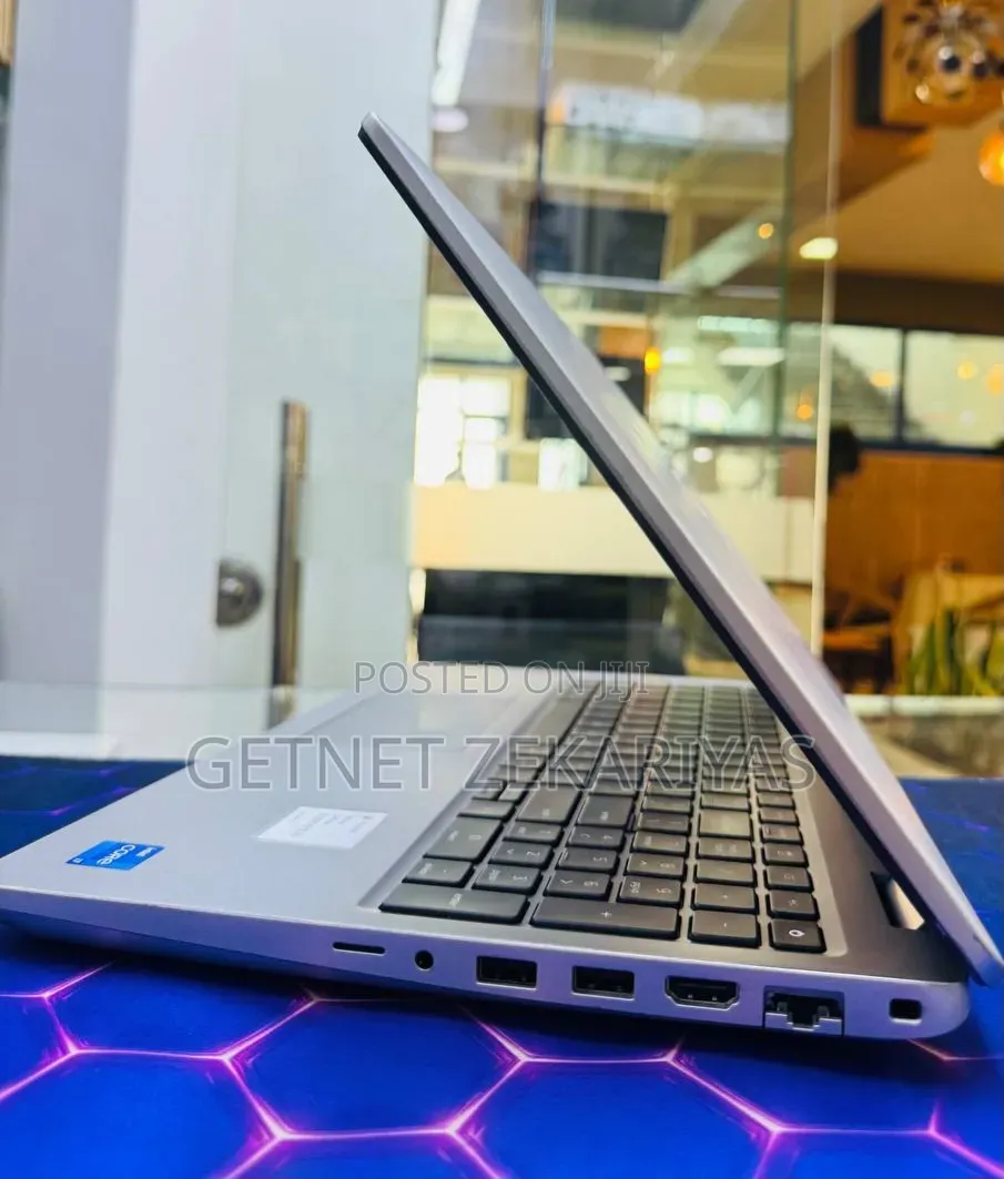 New Laptop Dell Precision 3581 16GB Intel Core i7 SSD 1T
