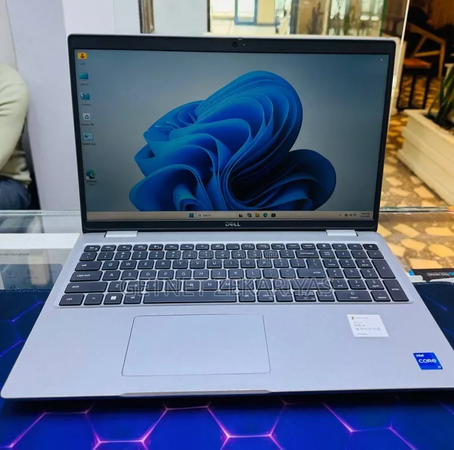 New Laptop Dell Precision 3581 16GB Intel Core i7 SSD 1T