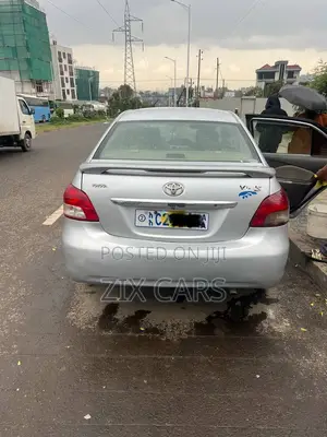 Toyota Yaris 2010 Gray