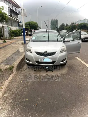 Toyota Yaris 2010 Gray