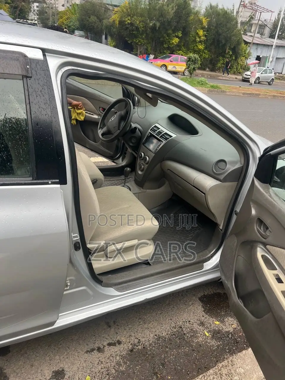 Toyota Yaris 2010 Gray