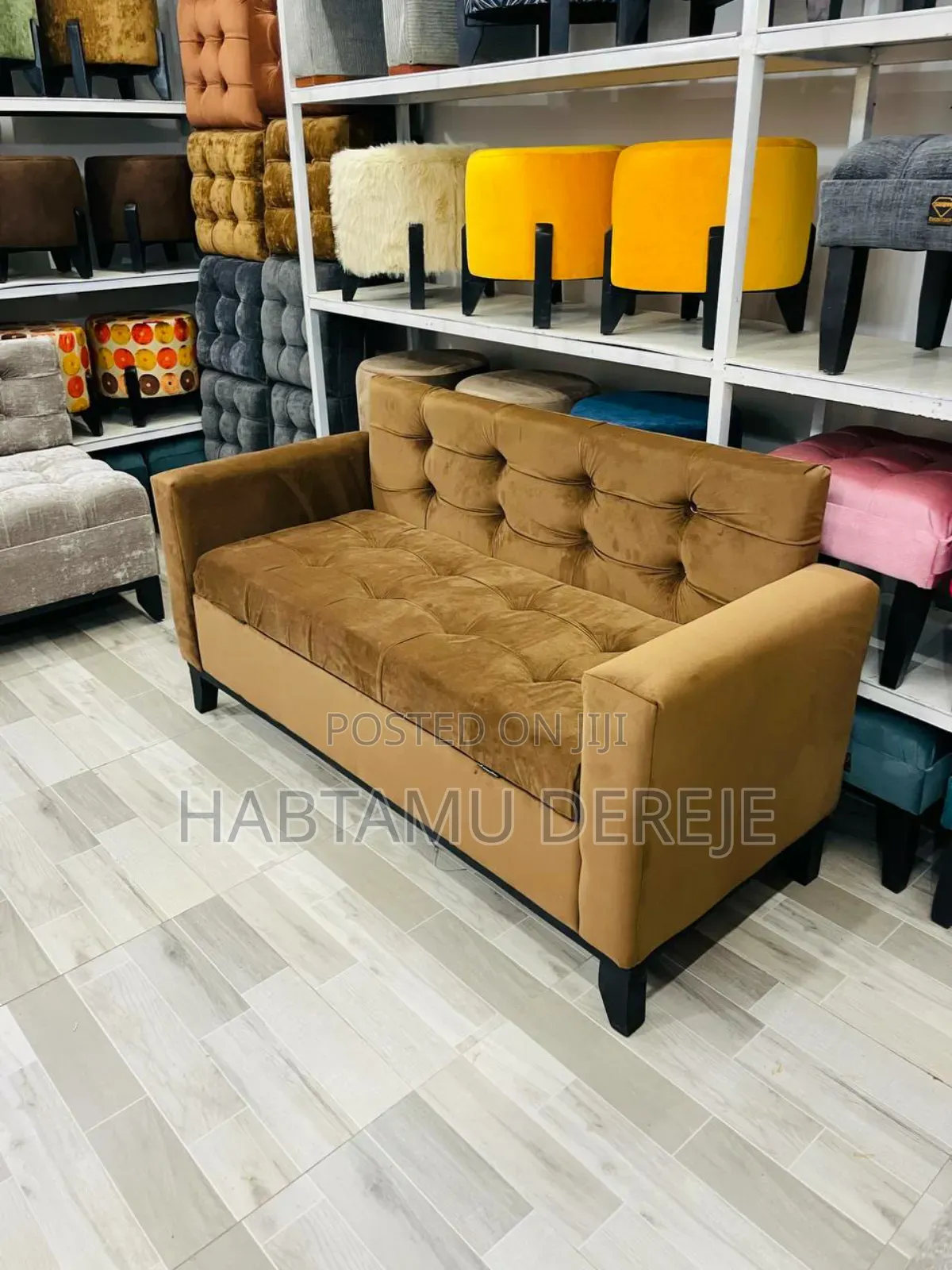 Elegant Kursi Chair With Floral Design