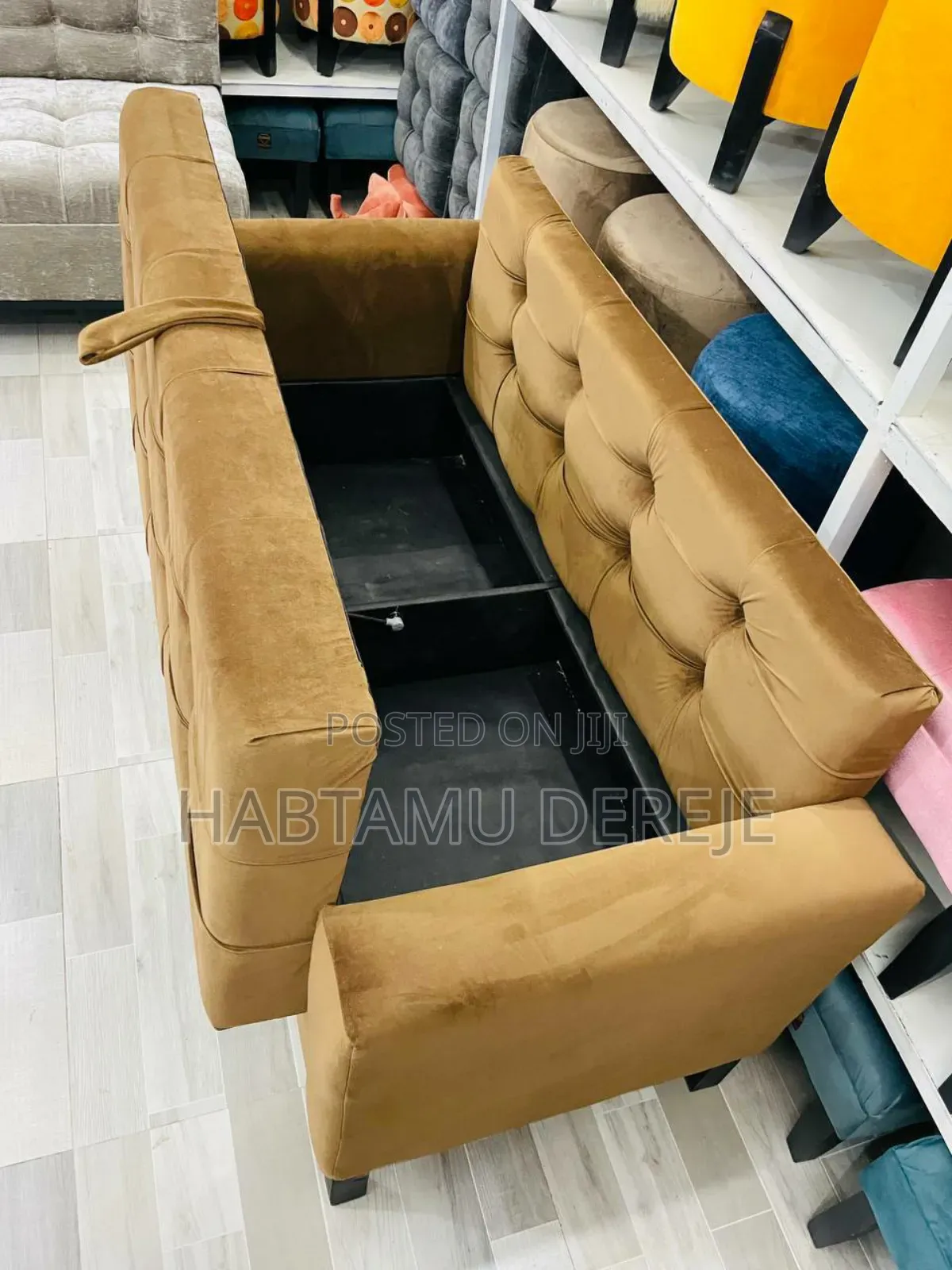 Elegant Kursi Chair With Floral Design
