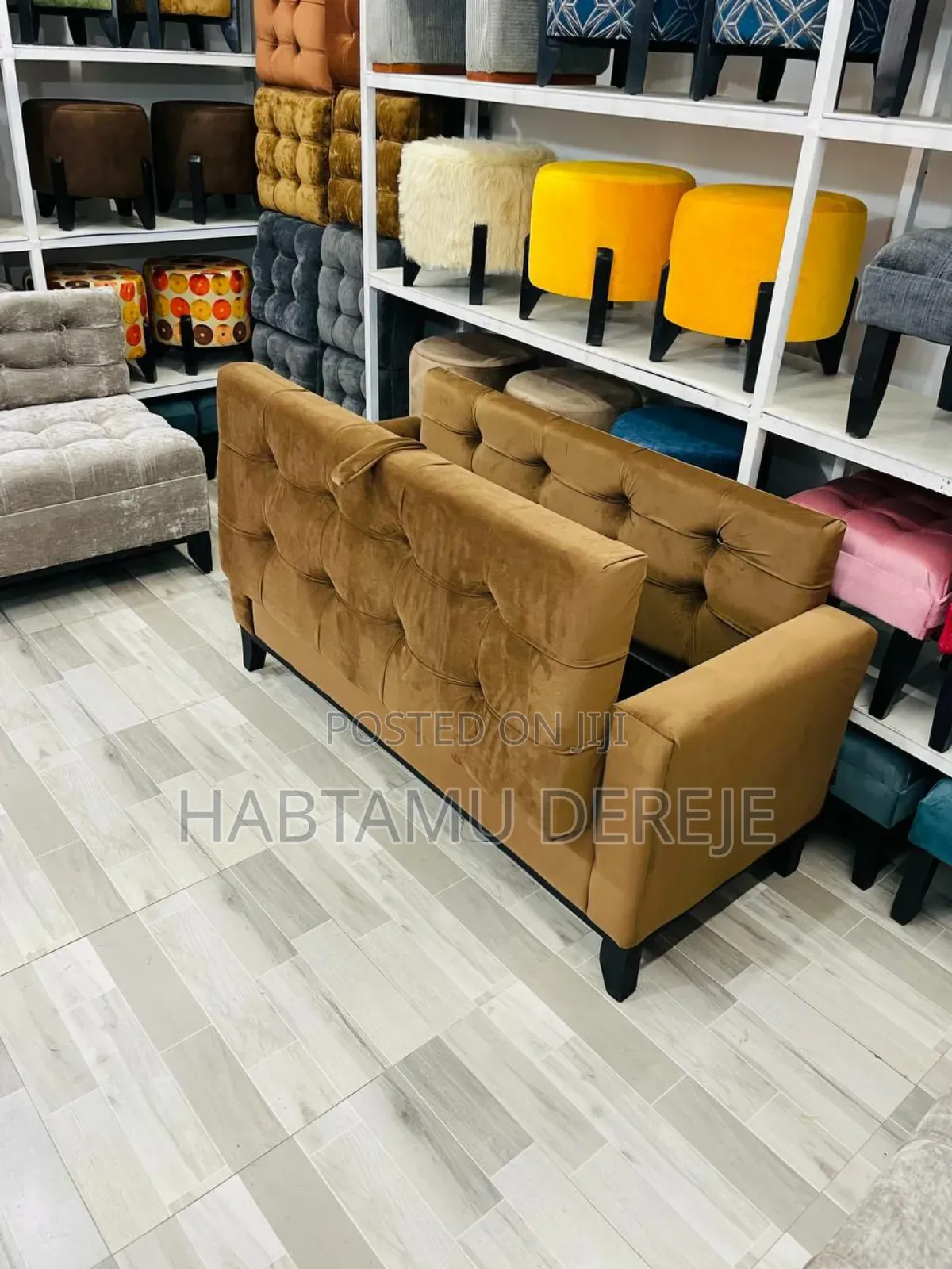 Elegant Kursi Chair With Floral Design