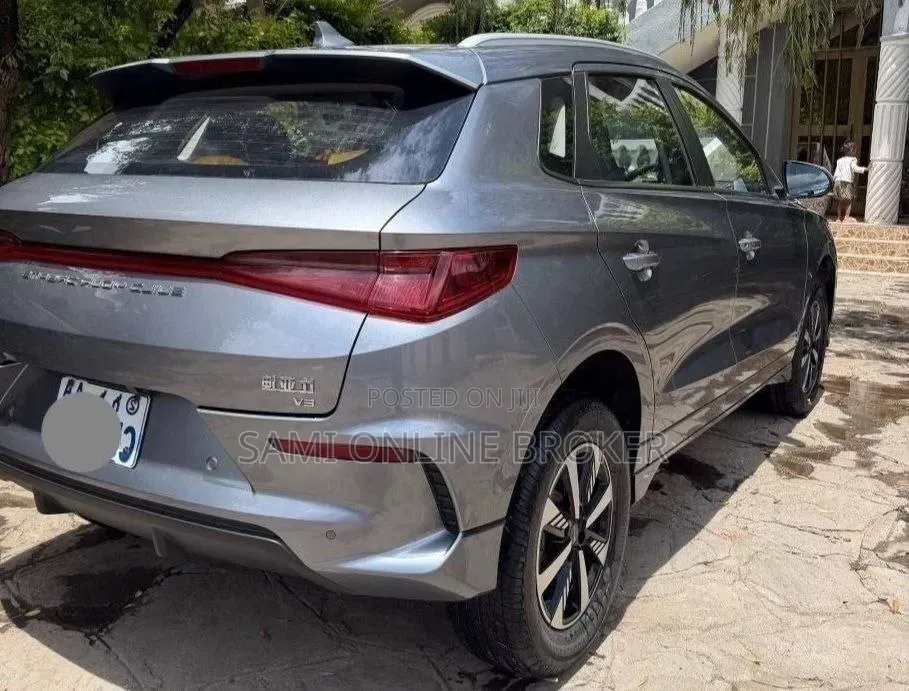 New BYD E2 43 kWh 94 hp FWD 2025 Gray