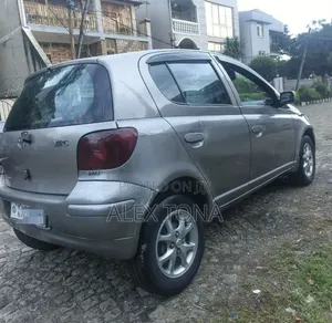 Toyota Yaris 2004 Gold