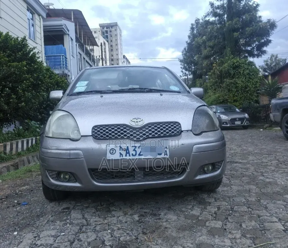 Toyota Yaris 2004 Gold