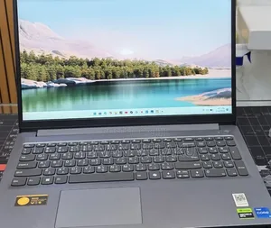 New Laptop Lenovo LOQ 15ARP9 12GB Intel Core i5 SSD 512GB
