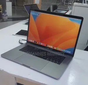 New Laptop Apple MacBook Pro 2017 16GB Intel Core i7 SSD 512GB