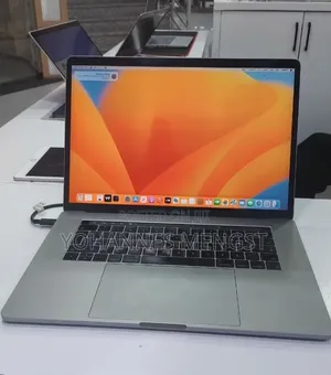 New Laptop Apple MacBook Pro 2017 16GB Intel Core i7 SSD 512GB