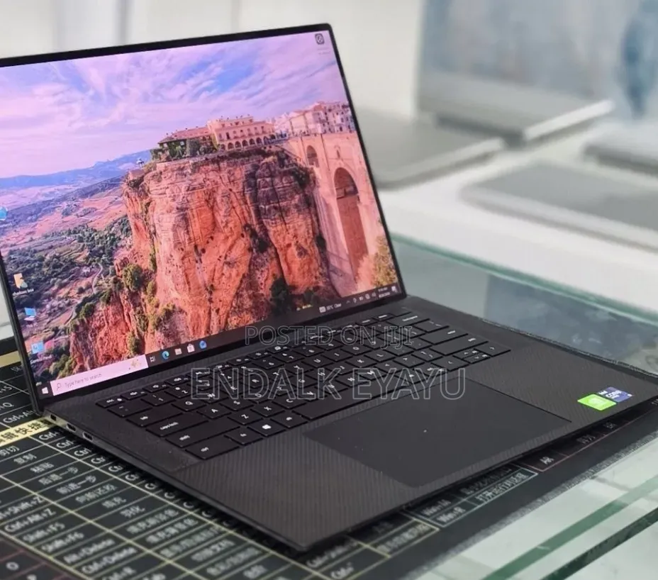 New Laptop Dell Precision 5560 16GB Intel Core i9 SSD 512GB
