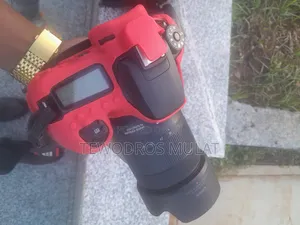 Canon 90 D