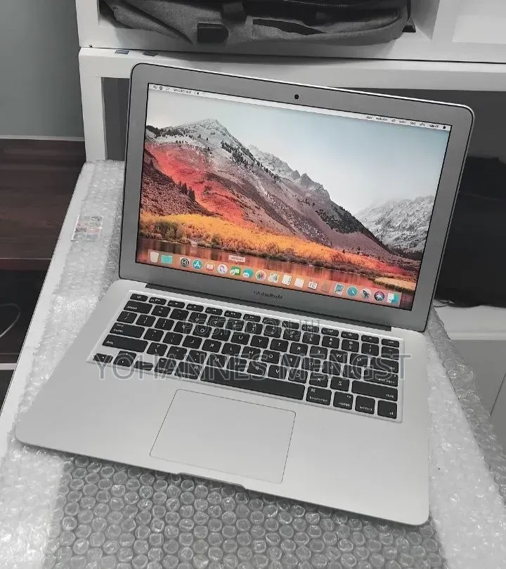 New Laptop Apple MacBook Air 2017 8GB Intel Core i5 SSD 128GB