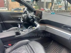 Peugeot 5008 2022 Silver