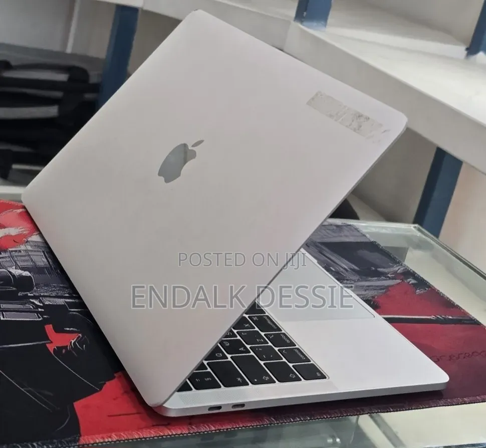 New Laptop Apple MacBook 2018 16GB Intel Core i5 SSD 256GB