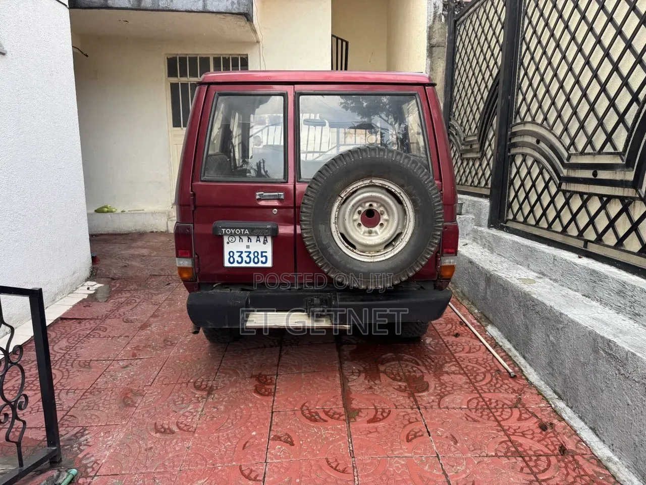 Toyota Land Cruiser 1985 Red