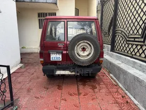 Toyota Land Cruiser 1985 Red