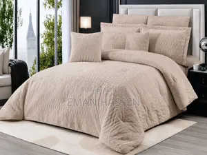 Seven (7) PCS Comforter Set በጣም ውበት ያለው እና ደስ የሚል ሙቀት የሚፈጥር ኮምፈርት