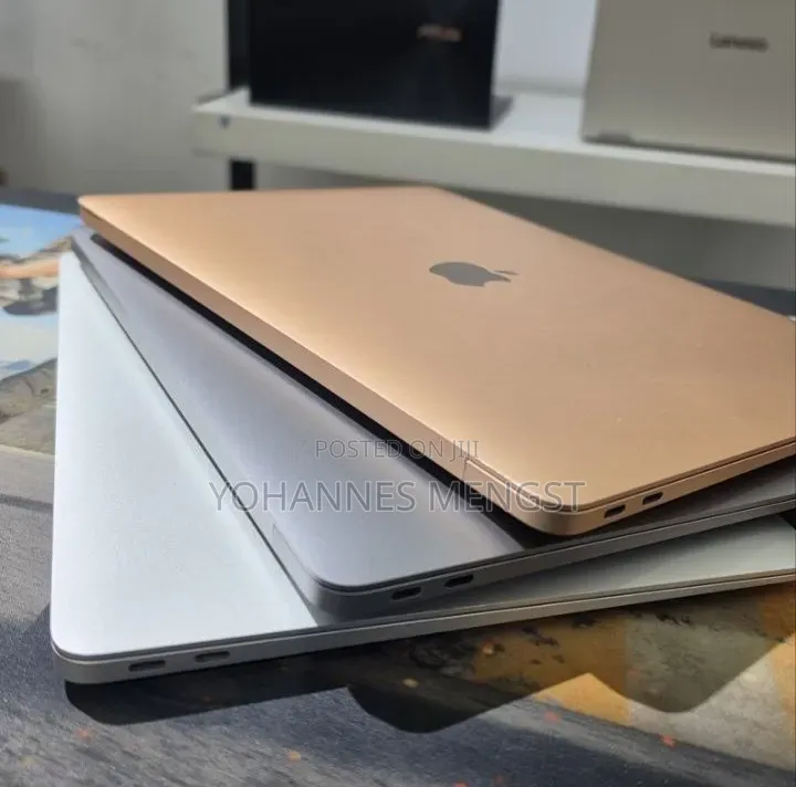 New Laptop Apple MacBook Air 8GB Apple M1 SSD 256GB