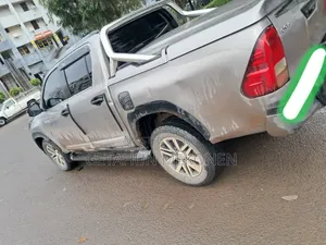 Toyota Hilux 2020 Gold