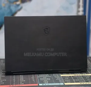 New Laptop MSI Creator 17 B11UE-224 32GB Intel Core i7 SSD 1T