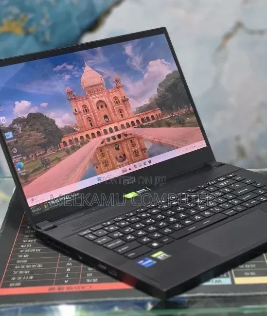 New Laptop MSI Creator 17 B11UE-224 32GB Intel Core i7 SSD 1T