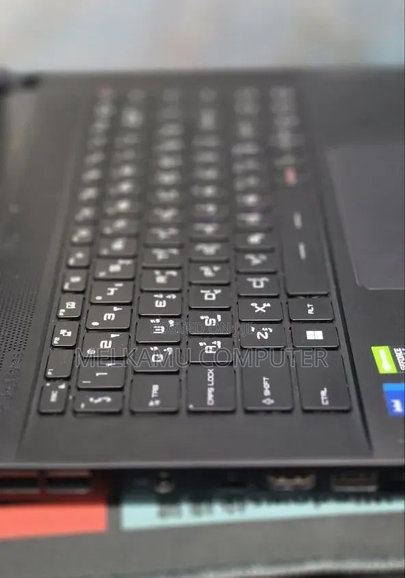 New Laptop MSI Creator 17 B11UE-224 32GB Intel Core i7 SSD 1T