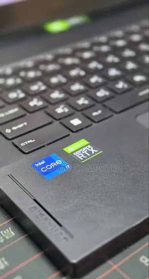 New Laptop MSI Creator 17 B11UE-224 32GB Intel Core i7 SSD 1T