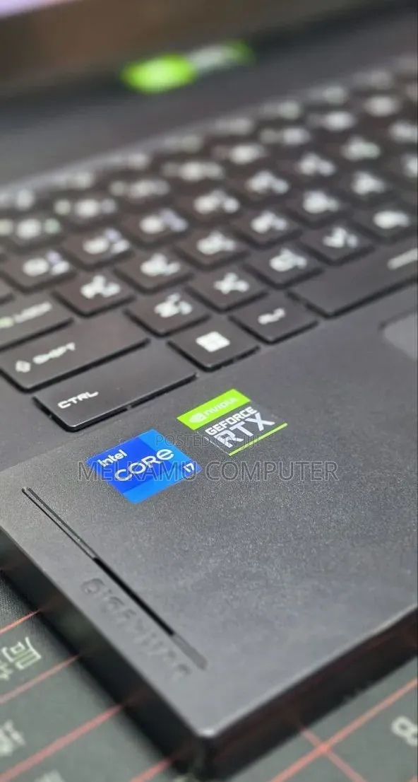 New Laptop MSI Creator 17 B11UE-224 32GB Intel Core i7 SSD 1T
