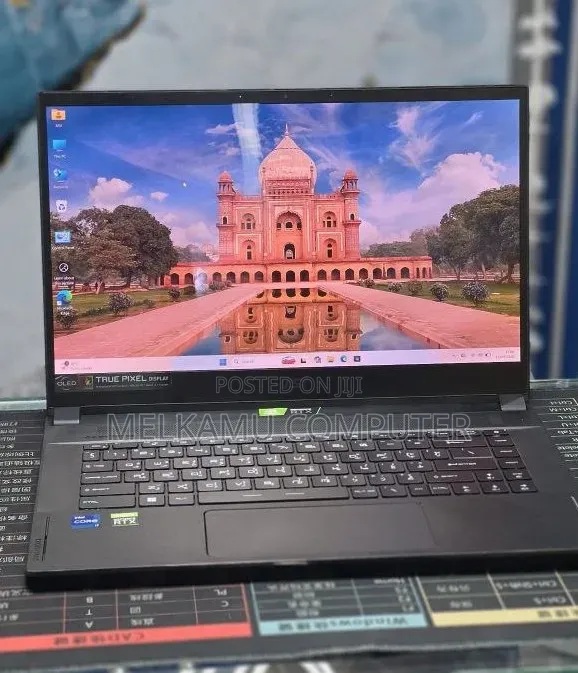 New Laptop MSI Creator 17 B11UE-224 32GB Intel Core i7 SSD 1T